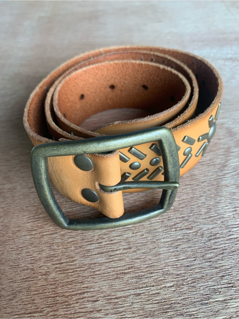 Linea Pelle Tan Leather Studded Belt with Brass Accents Size Small - Picture 2 of 9